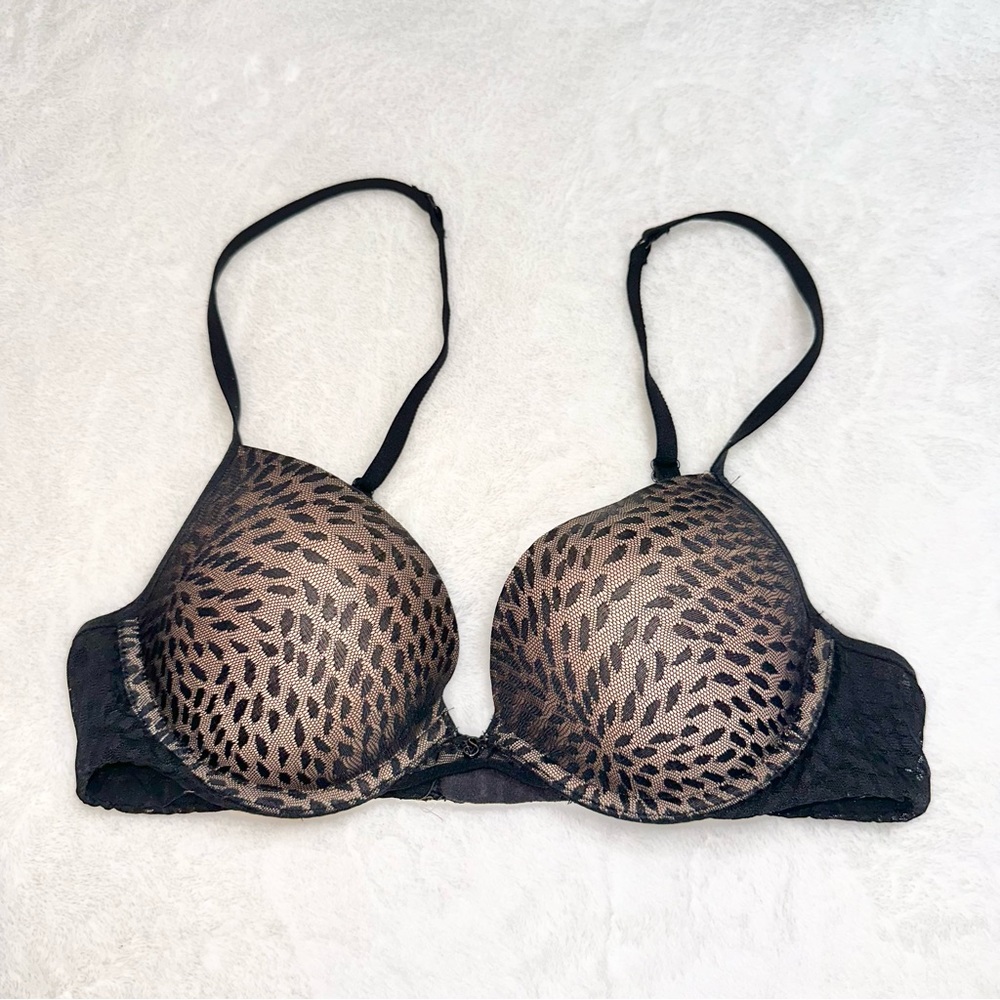 Victoria’s Secret Fabulous Plunge Bra